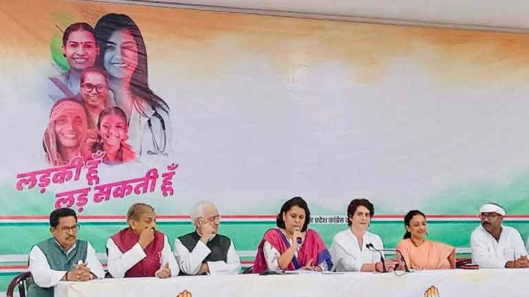 Priyanka's-poster-launch-fails-in-UP