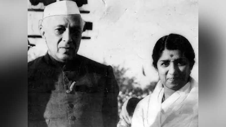Lata-Mangeshkar-with-Jawagarlal-Nehru