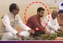 MP CM Shivraj Singh Chauhan Sitting next to thief
