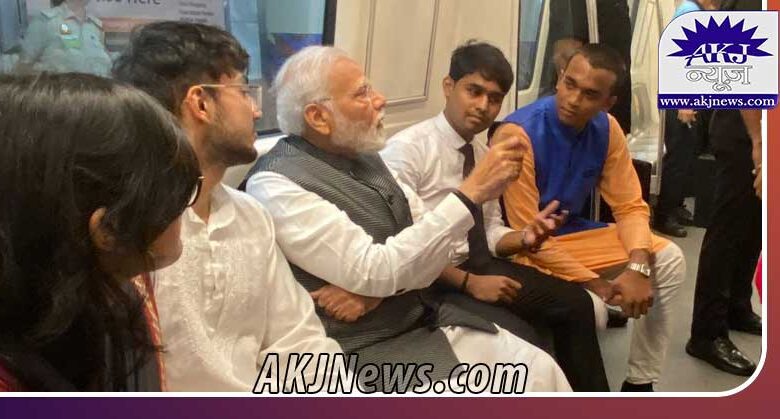 PM Modi at Delhi metro